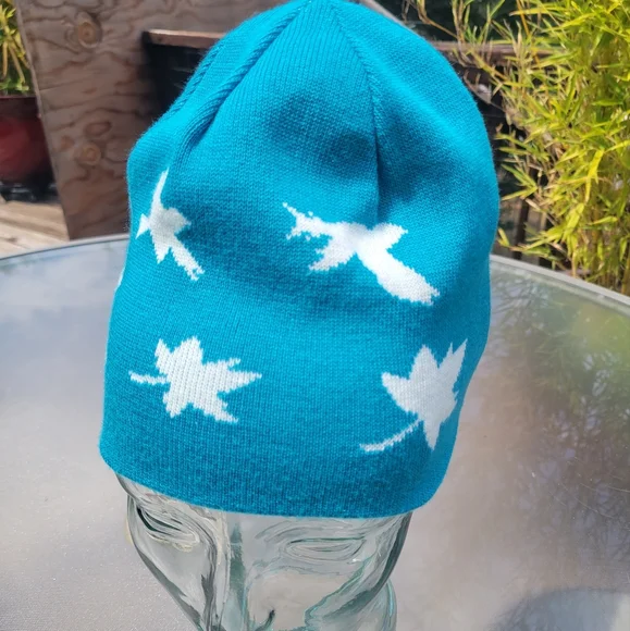 Volcom Unisex Beanie Hat with Teal Maple Leaf design. GOOD CONDITION - Picture 4 of 10